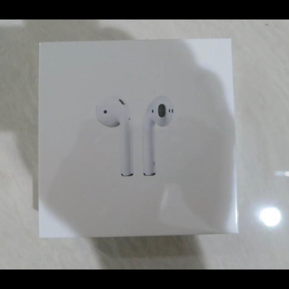 NEW! AirPod 2nd gen wireless charging case !